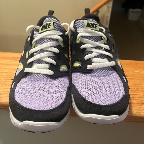 Nike sneakers, new without original box, never worn, youth size 6 - Picture 4 of 6